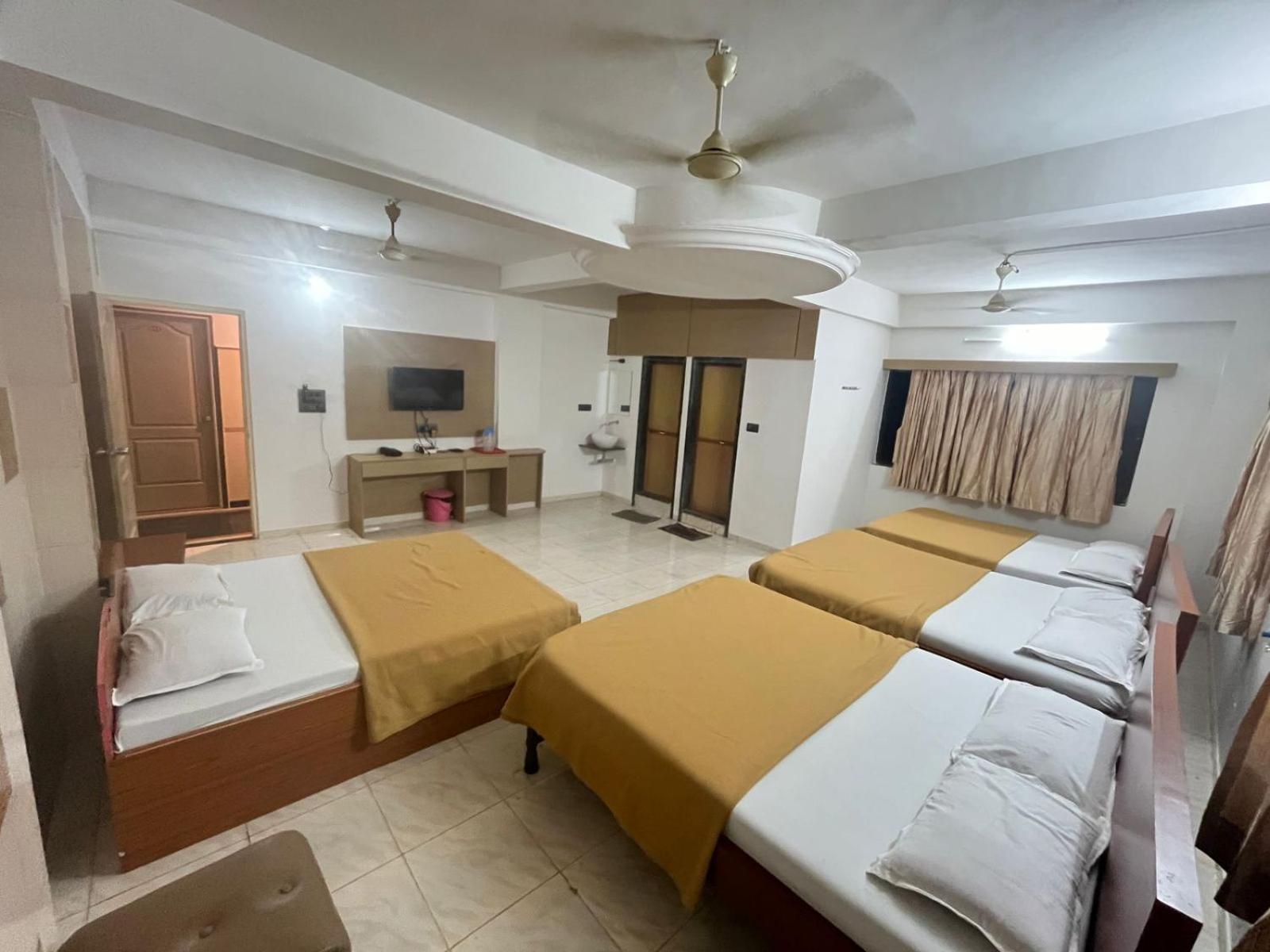 Hotel Dhruv Palace Trimbak Extérieur photo